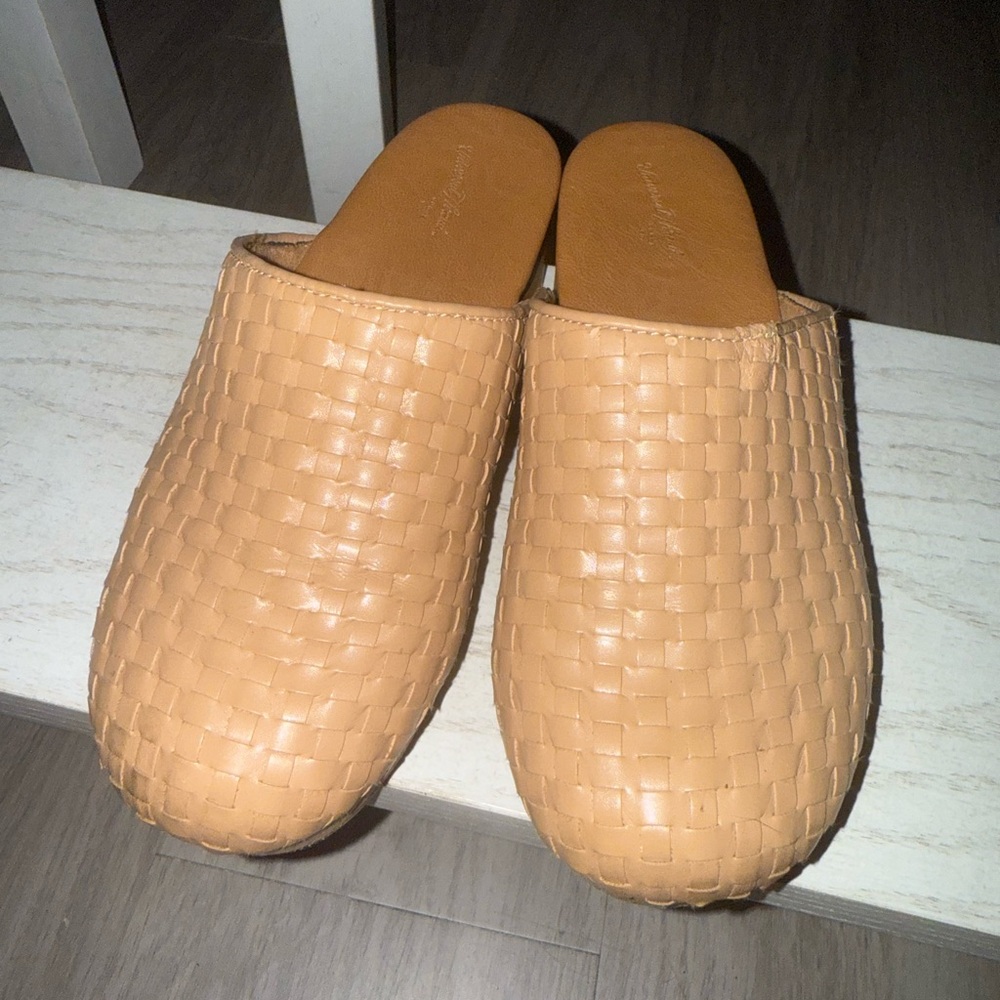 Universal Thread Tan Woven Mules